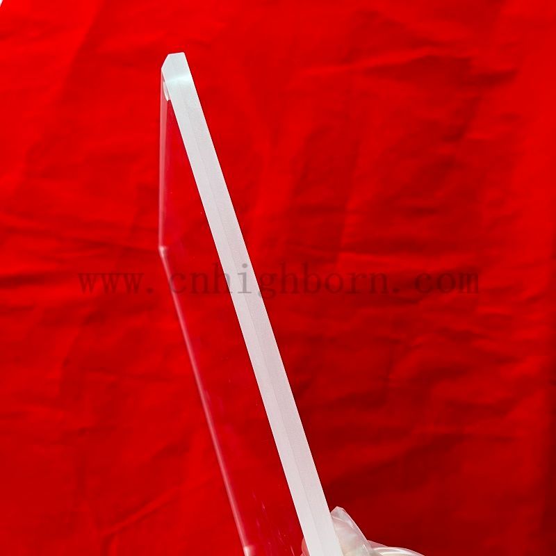 Plaque de silice fusionn&eacute;e avec trou