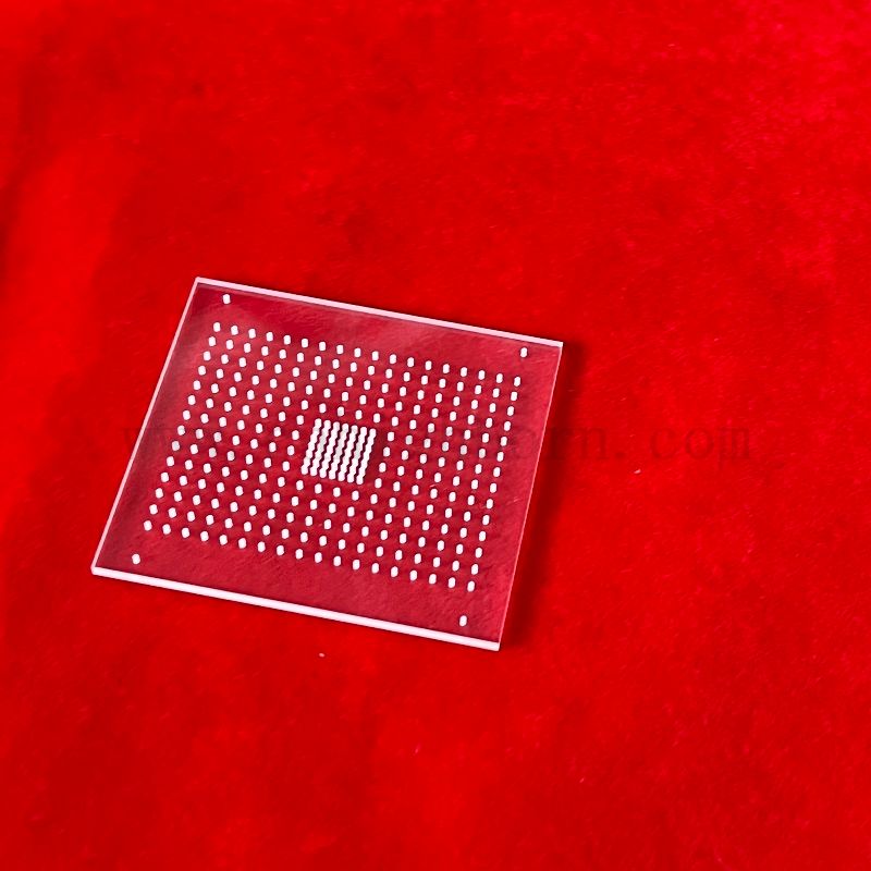 Substrat de verre à quartz à 92% de transmittance avec trous de forage laser