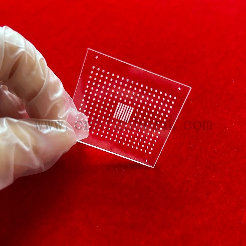 Substrat de quartz avec trous