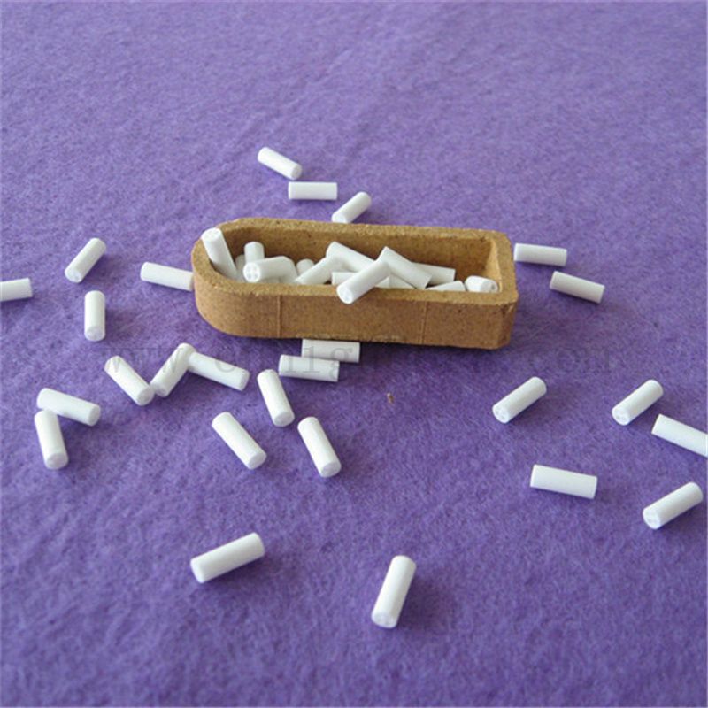 Alumine personnalisée 95 Alumine à quatre trous Blanc High Strength AL2O3 Pipe de céramique