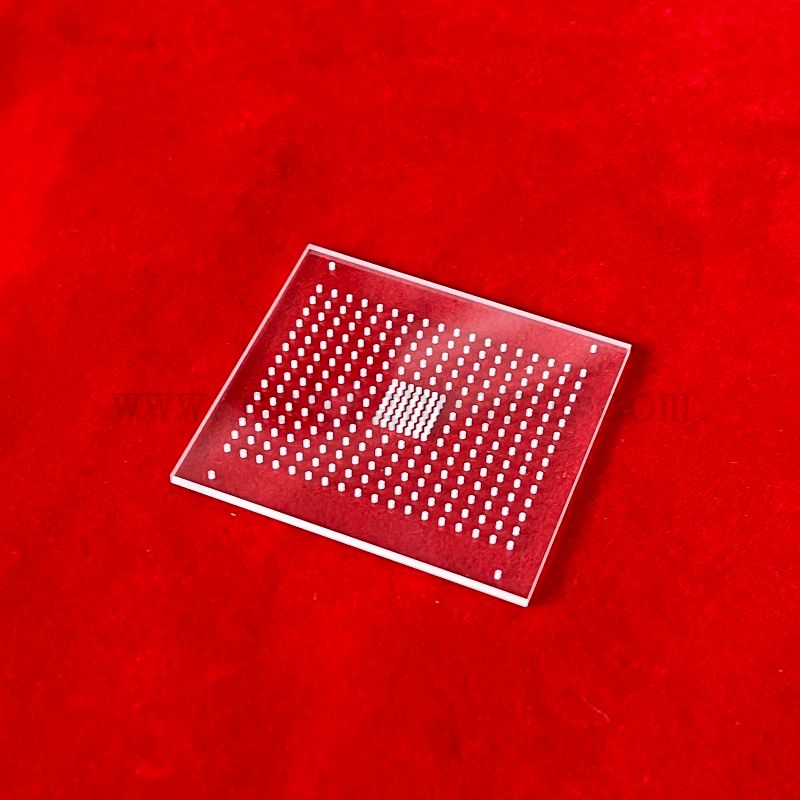 Substrat de verre à quartz à 92% de transmittance avec trous de forage laser