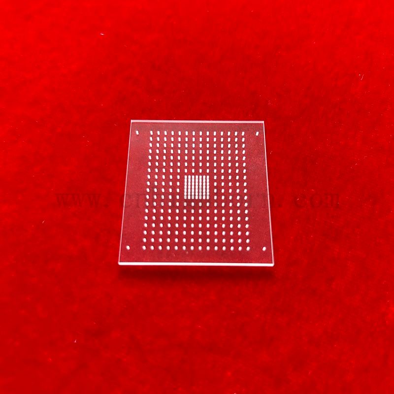 Substrat de verre à quartz à 92% de transmittance avec trous de forage laser