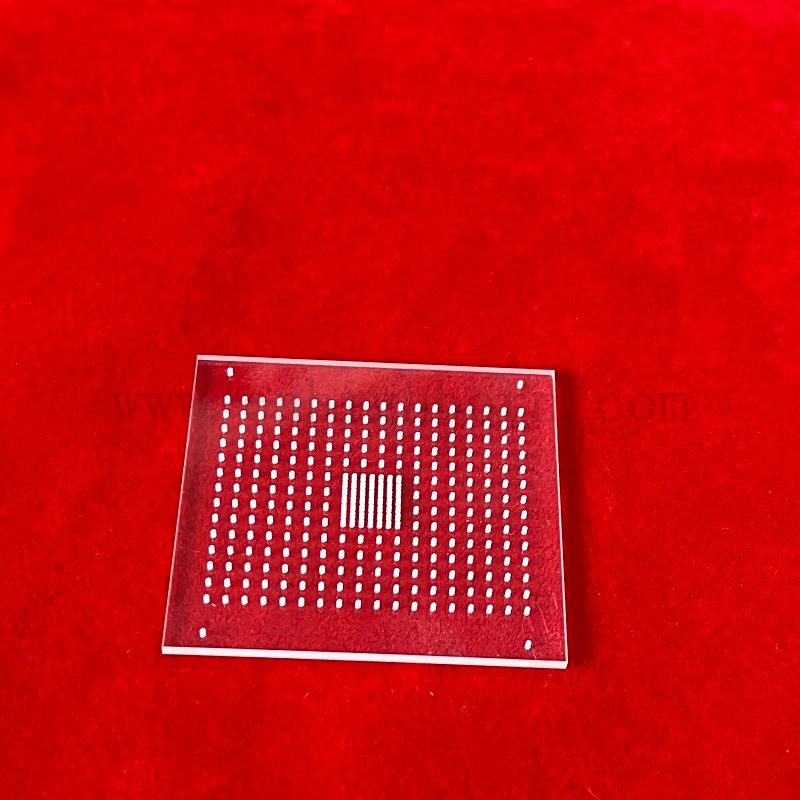 Substrat de verre à quartz à 92% de transmittance avec trous de forage laser
