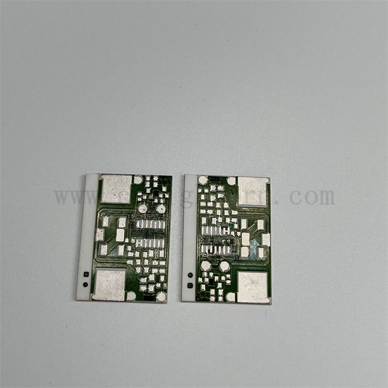 Traitement de circuits imprimés de PCB à double face. 