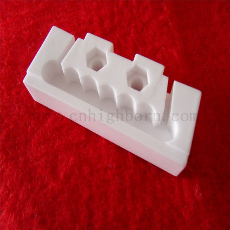 Isulant électrique personnalisé 95% AL2O3 Alumine Céramic Block Pièces