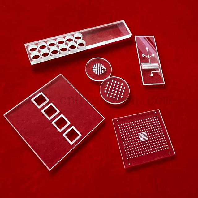 Les fabricants de plaques à fentes en verre de quartz CNC transparent personnalisé 