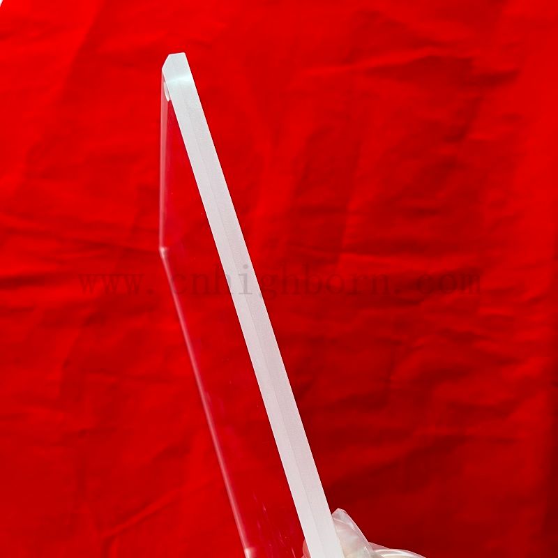 Plaque carrée de silice fusionnée de coupe laser produite par des professionnels avec trou avec trou