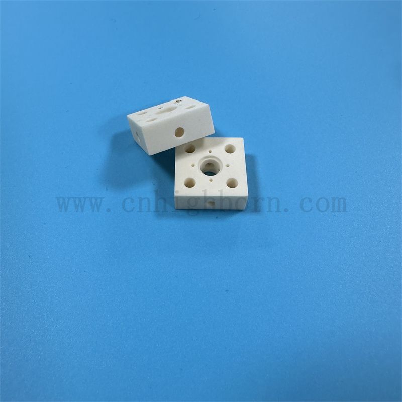 Isolant Alumine Bloc irrégulier Usure Résistante 99 MAISE BLANC AL2O3 PARTIE Céramique