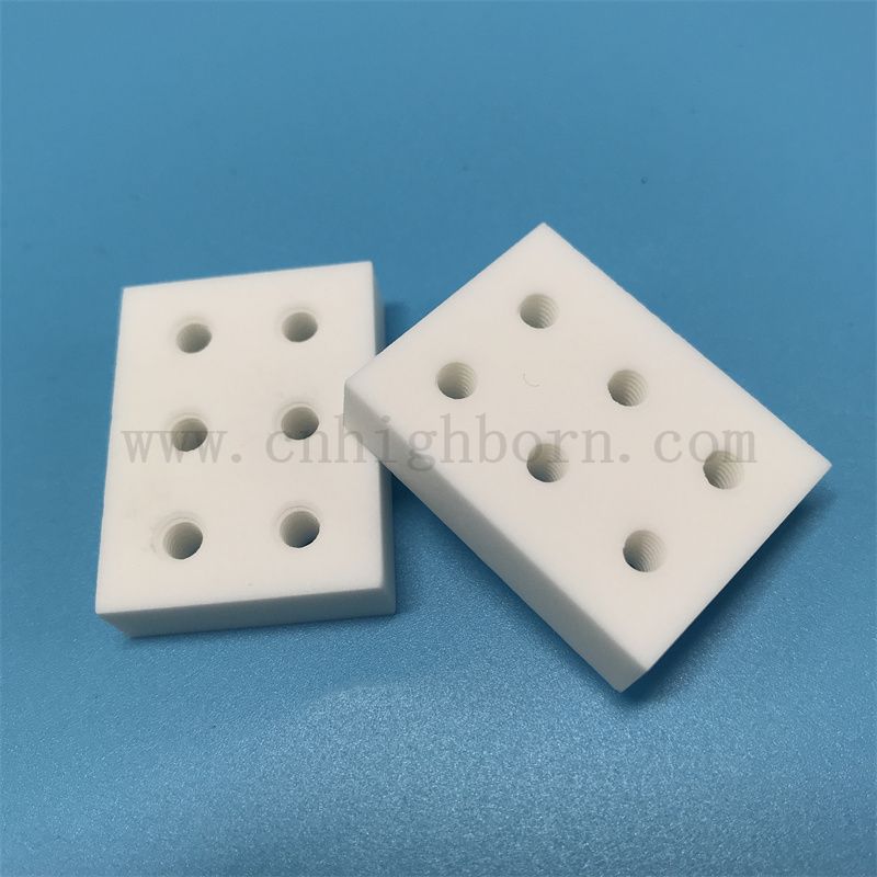 Panneau en céramique en verre machinable à basse densité pas de porosité macor plaque de trou avec trou