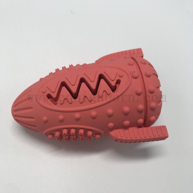 Chien interactif alimentant la mangeoire lente