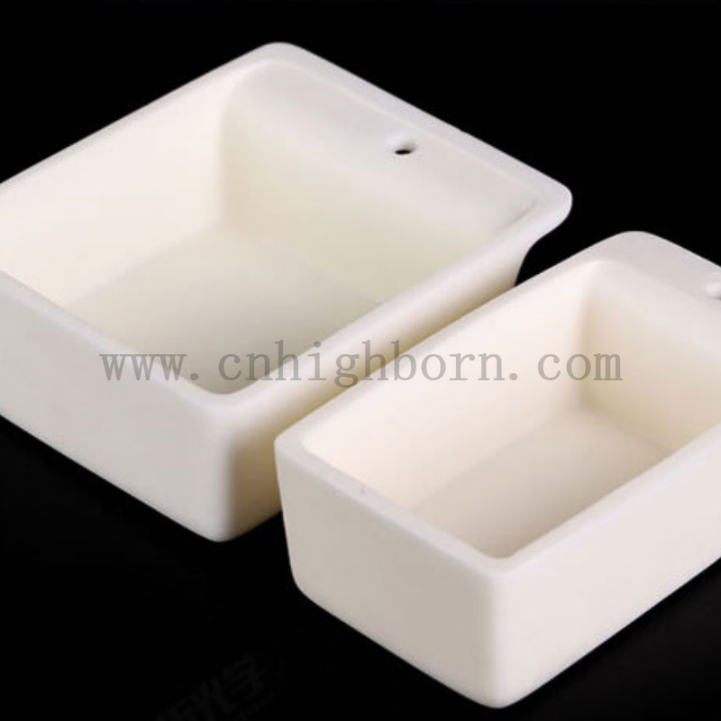 Boat en céramique Corundum rectangulaire AL2O3 avec un pot de creuse en alumine trou pour la recherche scientifique en laboratoire