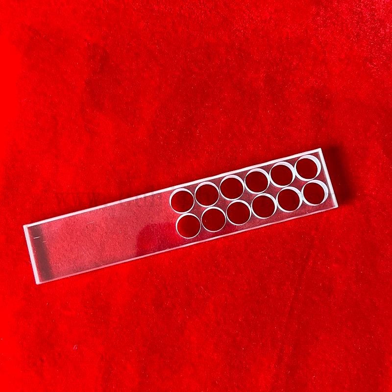 Plaque de recatangle de quartz perforée de silice fusionnée avec trou