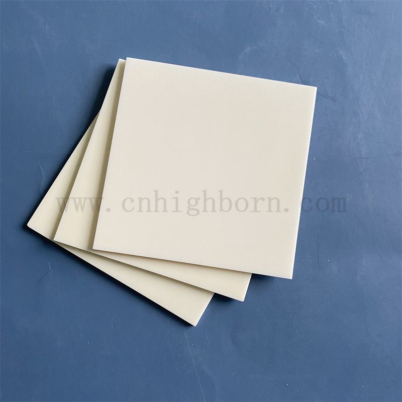 PORIGNÉ 99% AL2O3 Céramique Plaque d'isolation électrique Spaceuse en alumine