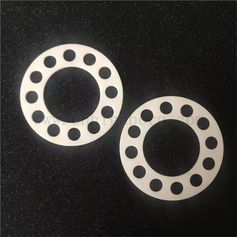  Disque en céramique d'alumine à 99% à haute température AL2O3 AL2O3 avec trous