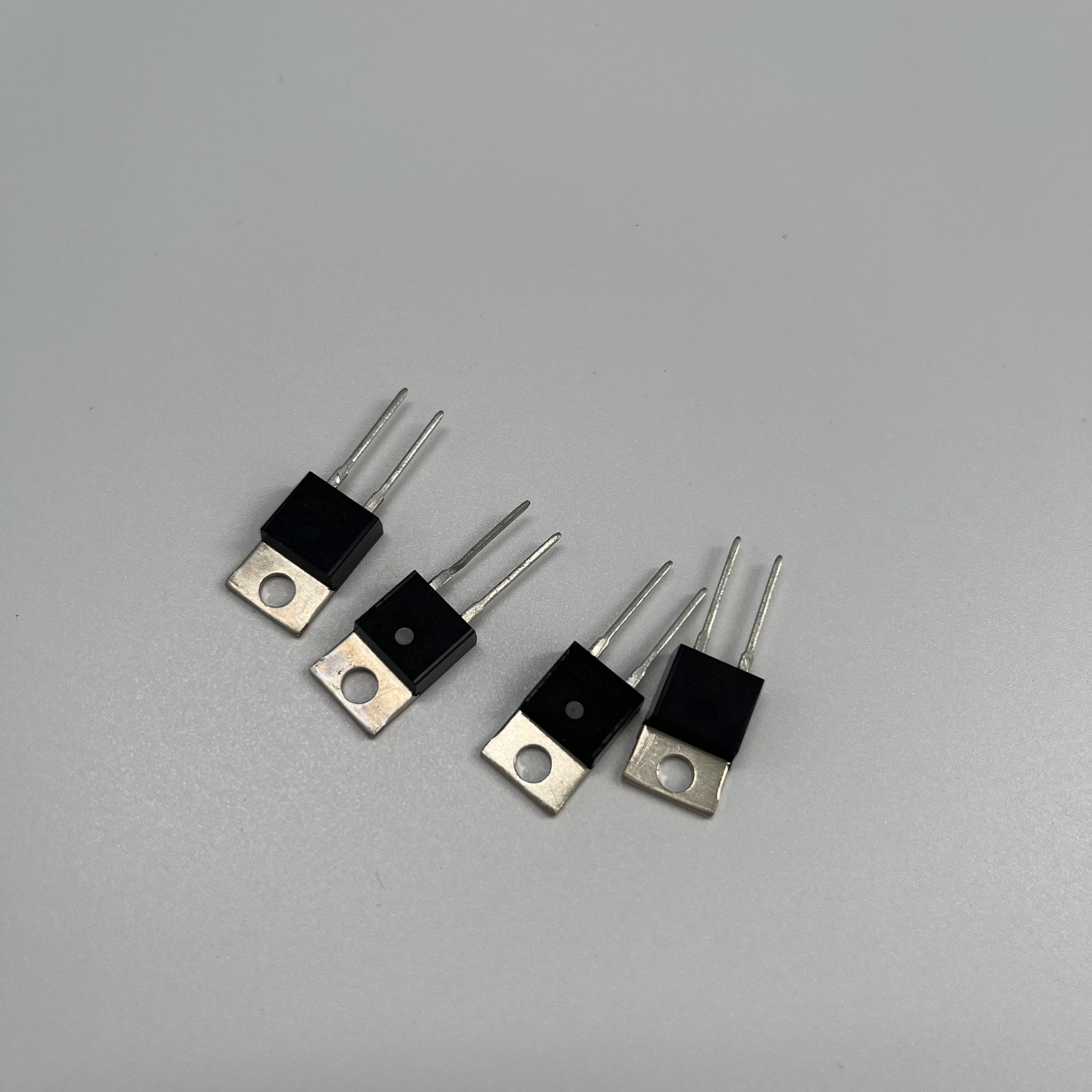 Analyse des cycles de température et des caractéristiques d'isolation des modules IGBT haute fiabilité