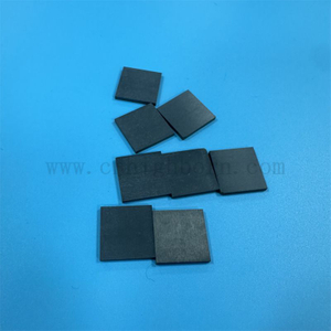 Zircone noire personnalisée Part de carte irrégulière Isolateur ZRO2 Plaque en céramique