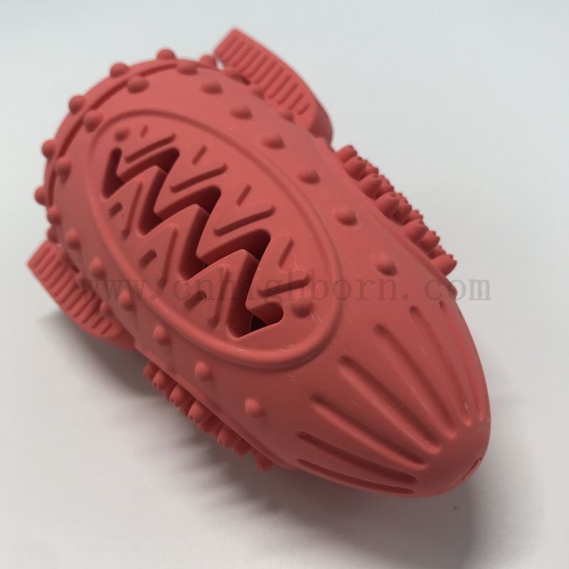 Chien interactif alimentant la mangeoire lente