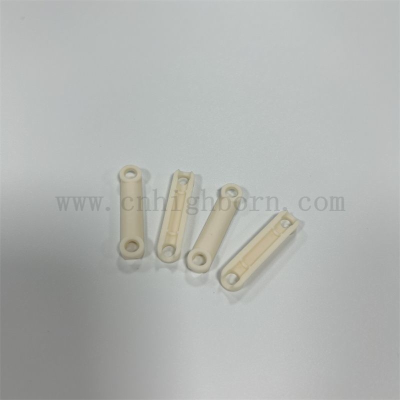 Usurez à 95% 99% Usinage AL2O3 Partie structurelle Composants en céramique d'alumine