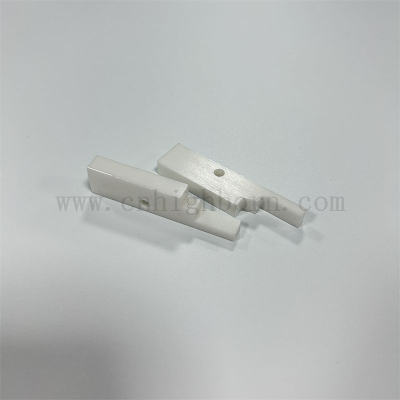 Machinage de précision à la corrosion personnalisée Résistante de zircone en céramique zro2 avec trou