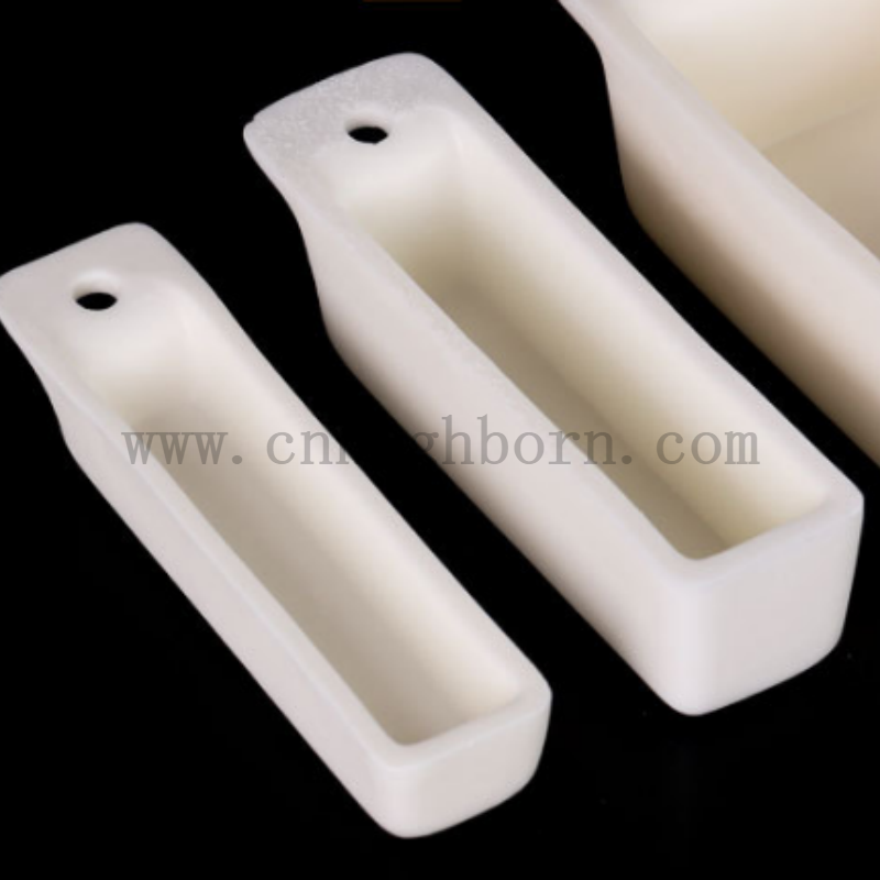 Boat en céramique Corundum rectangulaire AL2O3 avec un pot de creuse en alumine trou pour la recherche scientifique en laboratoire