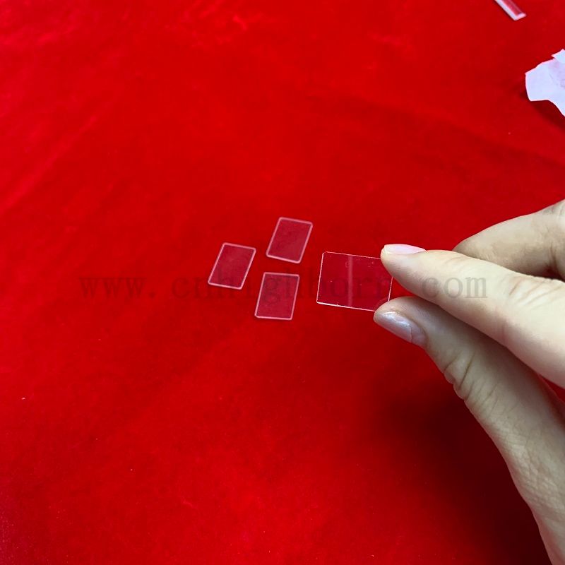 Plaque de verre de quartz transparent carré de résistance à la corrosion élevée personnalisée