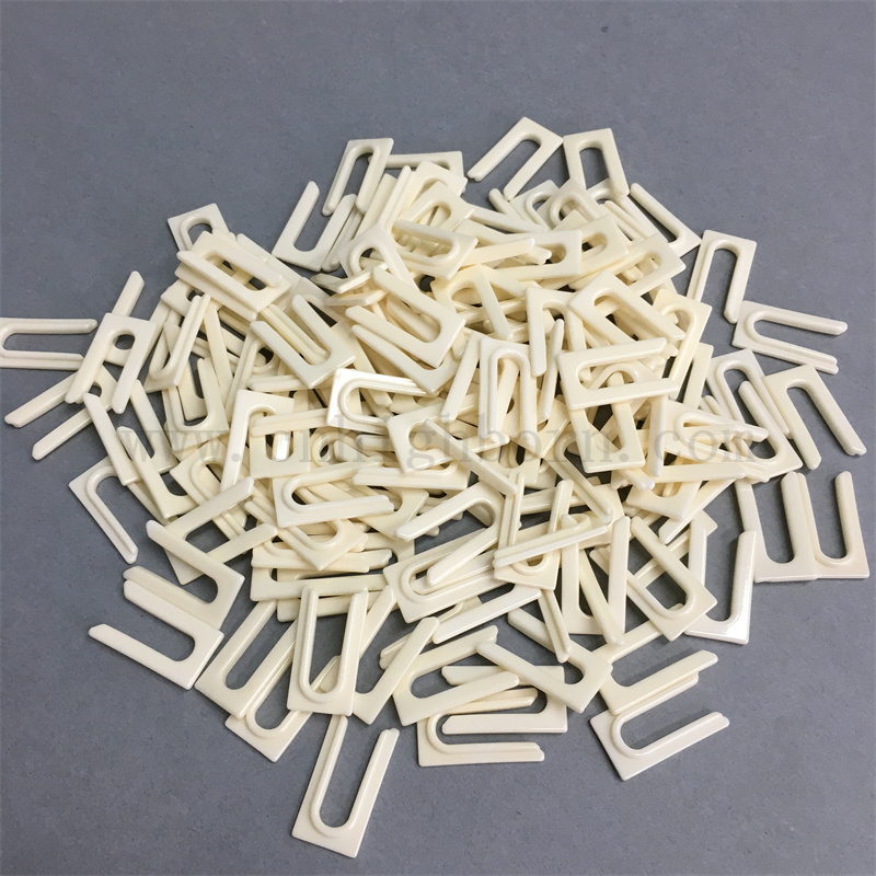 Résistance à l'usure AL2O3 Alumine Céramic Yarn Guide Tytile Type de traverse en céramique Type Guides