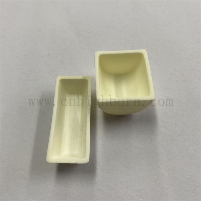 Résistant à haute température AL2O3 Céramique Round Bottom Crucible Crucible Alumina Porcelain Combustion Boat