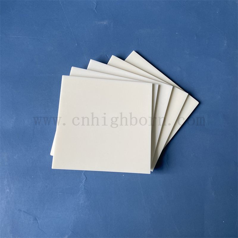 PORIGNÉ 99% AL2O3 Céramique Plaque d'isolation électrique Spaceuse en alumine