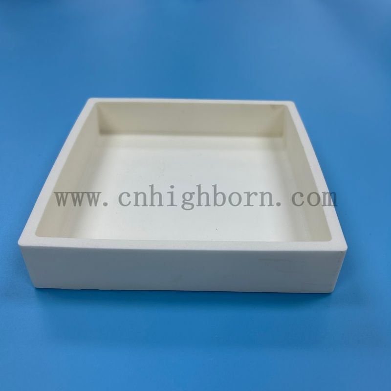 Sagger en c&eacute;ramique r&eacute;fractaire