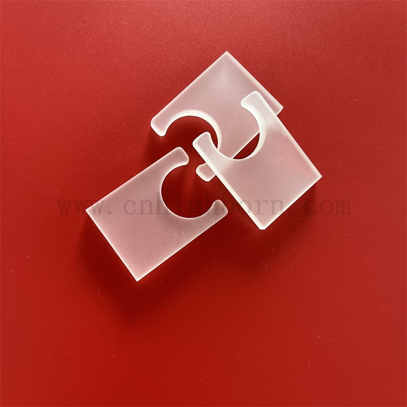 Résistance à la chaleur Plaque de verre de quartz traduit carré personnalisé avec trou 