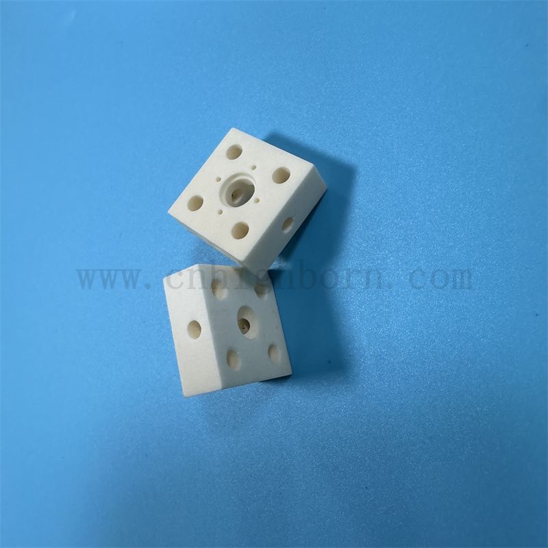 Isolant Alumine Bloc irrégulier Usure Résistante 99 MAISE BLANC AL2O3 PARTIE Céramique