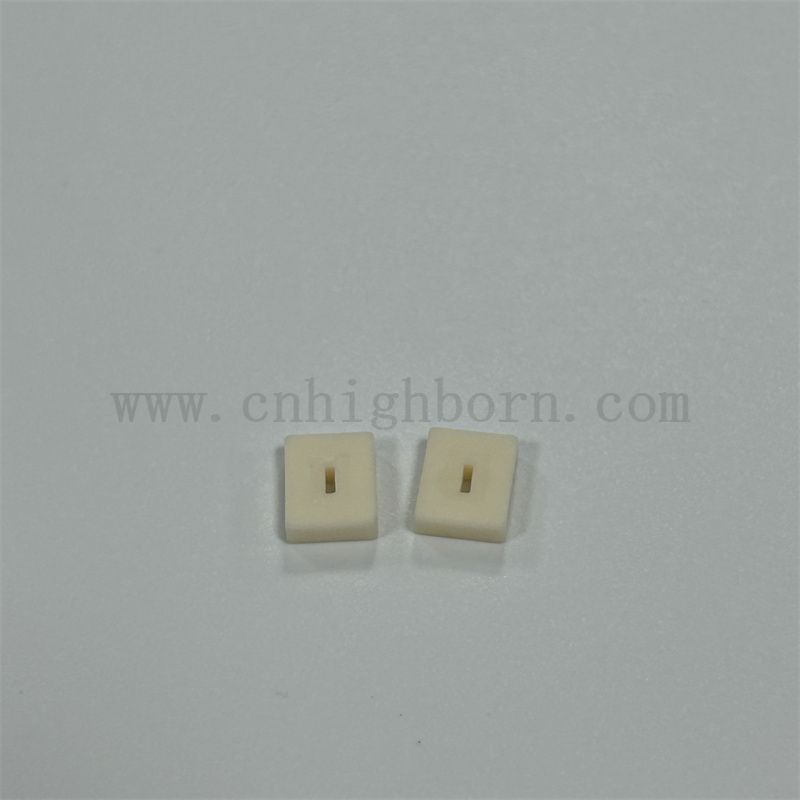 Alumine isolante Bloc irrégulier 99% AL2O3 Plaque en céramique