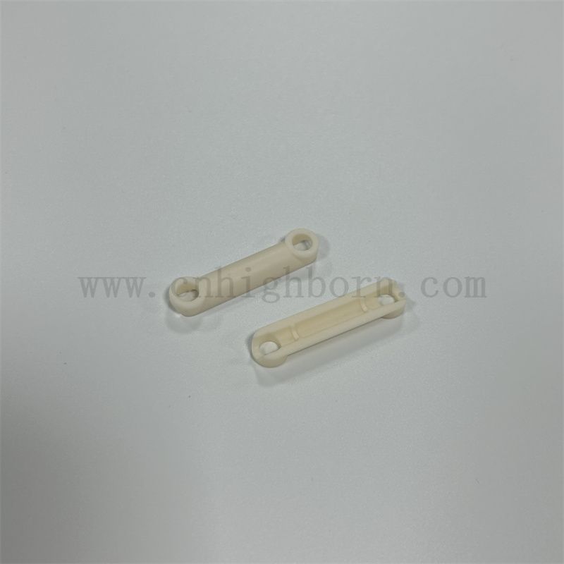 Usurez à 95% 99% Usinage AL2O3 Partie structurelle Composants en céramique d'alumine