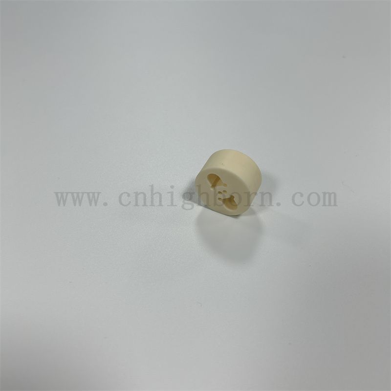 Bloc personnalisé Alumine Punching Part 99 AL2O3 Bloc en céramique