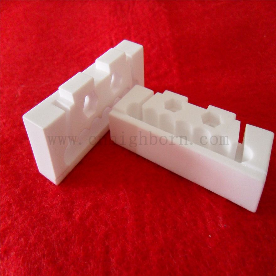 Pièce en céramique d'isolation électrique Alumine à 95% personnalisée AL2O3