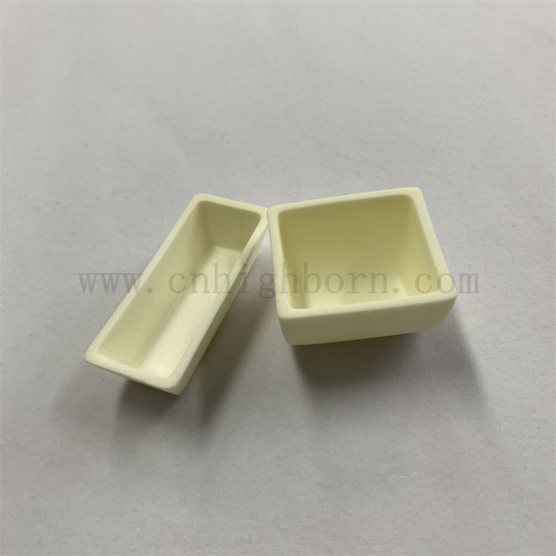 Résistant à haute température AL2O3 Céramique Round Bottom Crucible Crucible Alumina Porcelain Combustion Boat
