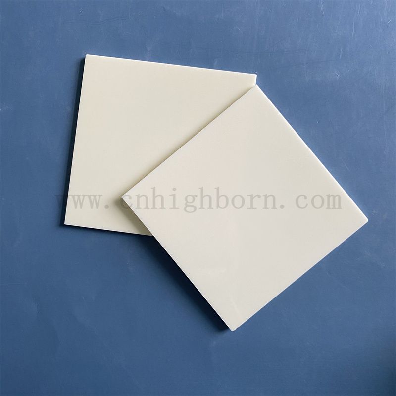 PORIGNÉ 99% AL2O3 Céramique Plaque d'isolation électrique Spaceuse en alumine