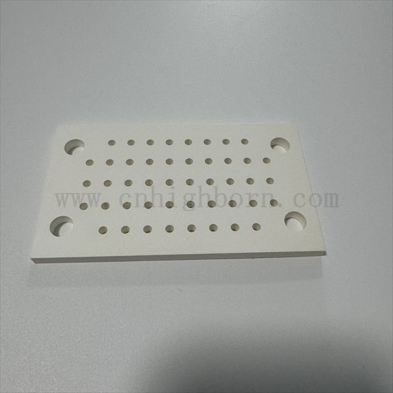 Stabilité thermique Conductance thermique Blore de nitrure de bore blanc cube planche BN Plaque BN avec trou