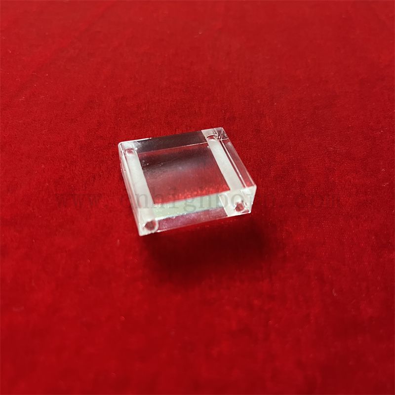 Tranche de verre à quartz fusionné carré à haute transmittance transparent avec forage laser