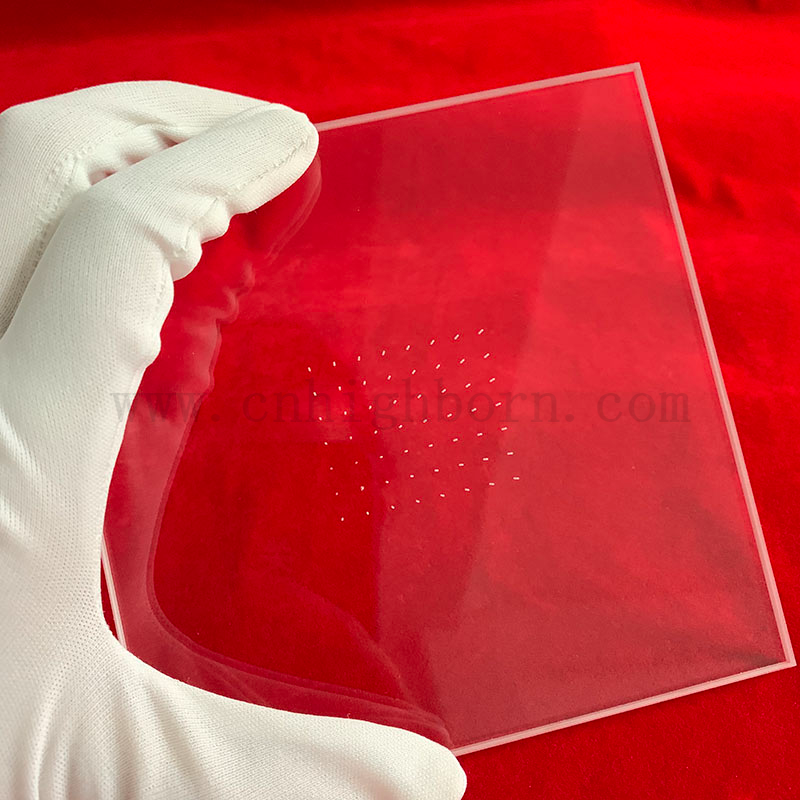 Recuit et déshydroxylation polissage de la plaque de quartz transparente avec des trous