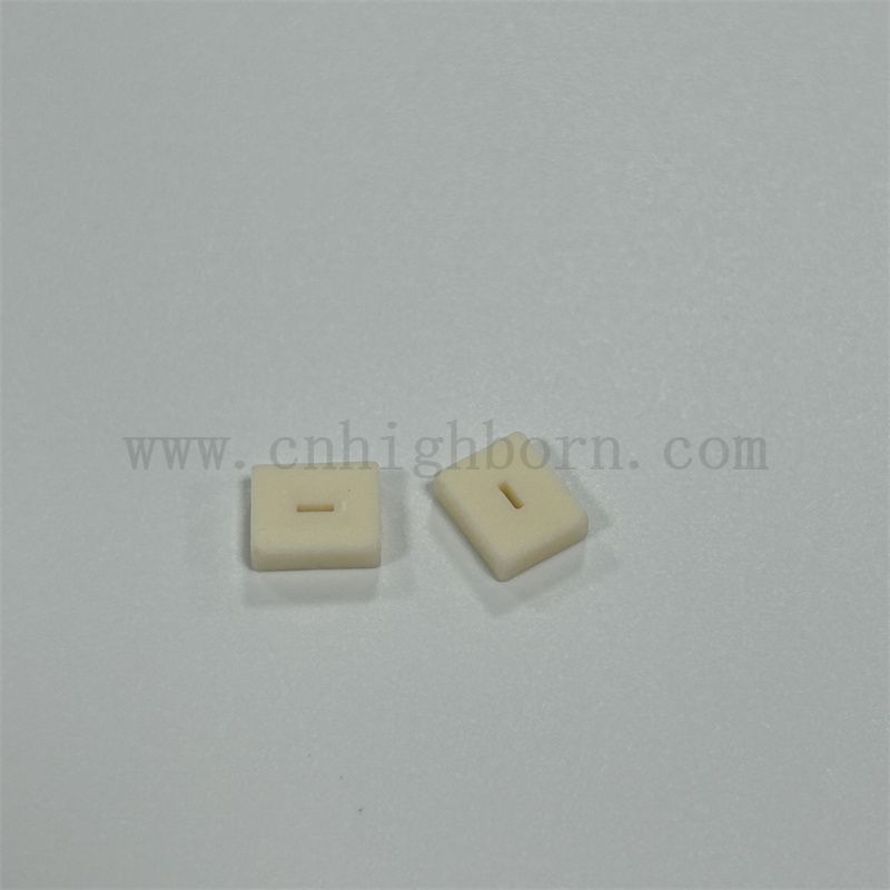 Alumine isolante Bloc irrégulier 99% AL2O3 Plaque en céramique