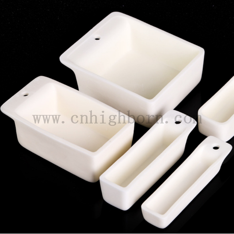 Boat en céramique Corundum rectangulaire AL2O3 avec un pot de creuse en alumine trou pour la recherche scientifique en laboratoire
