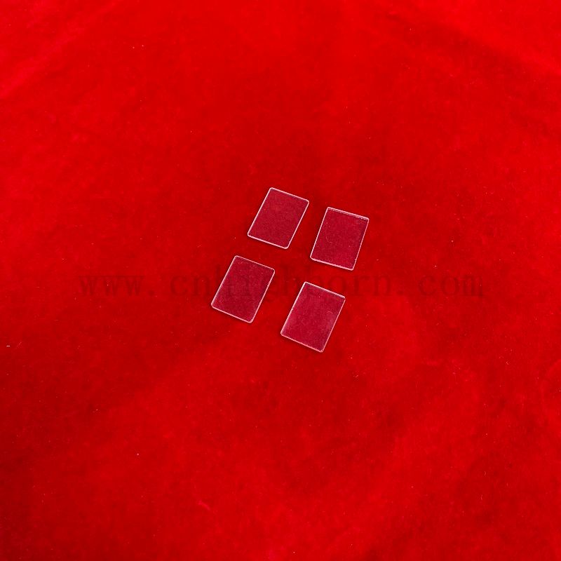 Plaque de verre de quartz transparent carré de résistance à la corrosion élevée personnalisée