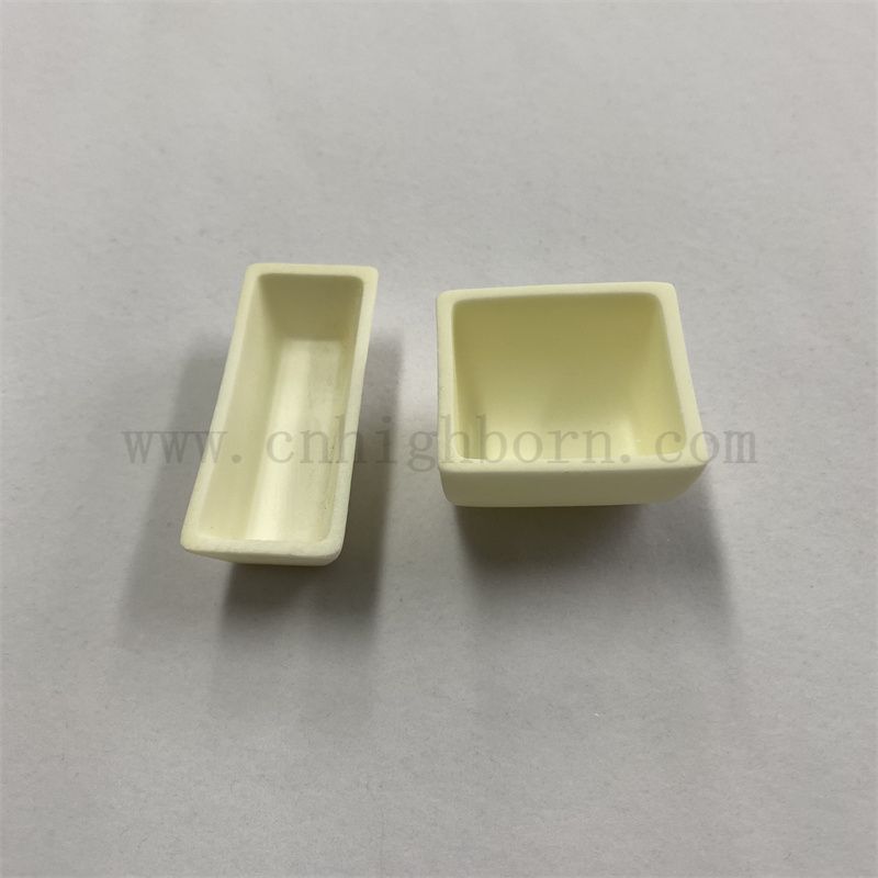 Résistant à haute température AL2O3 Céramique Round Bottom Crucible Crucible Alumina Porcelain Combustion Boat