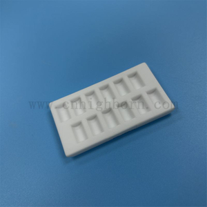 Creuset en céramique adapté aux besoins du client de cordiérite réfractaire de conseil en céramique de mullite de corindon