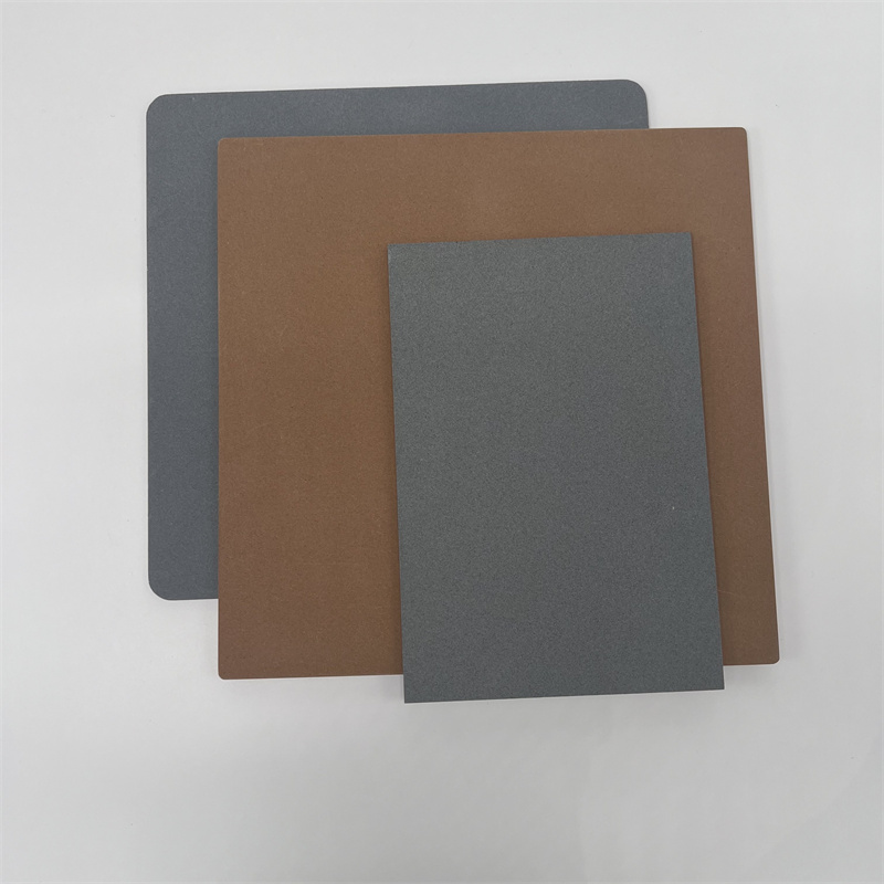 Quelles sont les utilisations de la plaque en céramique poreuse ?