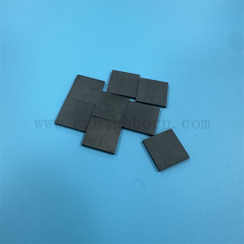 Zircone noire personnalisée Part de carte irrégulière Isolateur ZRO2 Plaque en céramique