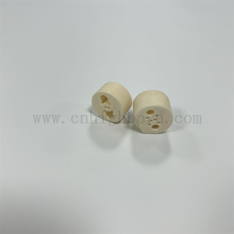 Alumine personnalisée Part de carte ronde Isolateur 99% AL2O3 Bloc en céramique