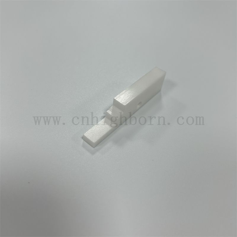 Machinage de précision à la corrosion personnalisée Résistante de zircone en céramique zro2 avec trou