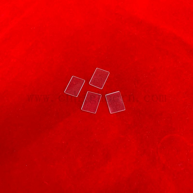 Plaque de verre de quartz transparent carré de résistance à la corrosion élevée personnalisée